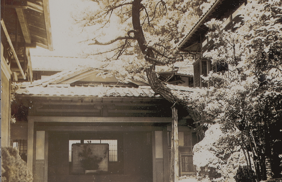 写真：昭和初期の西村屋本館の正面玄関